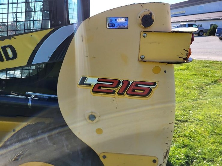 2014-new-holland-l216-image-25