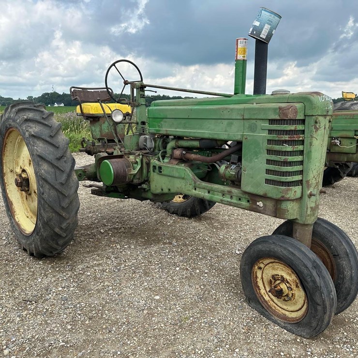 JOHN DEERE B