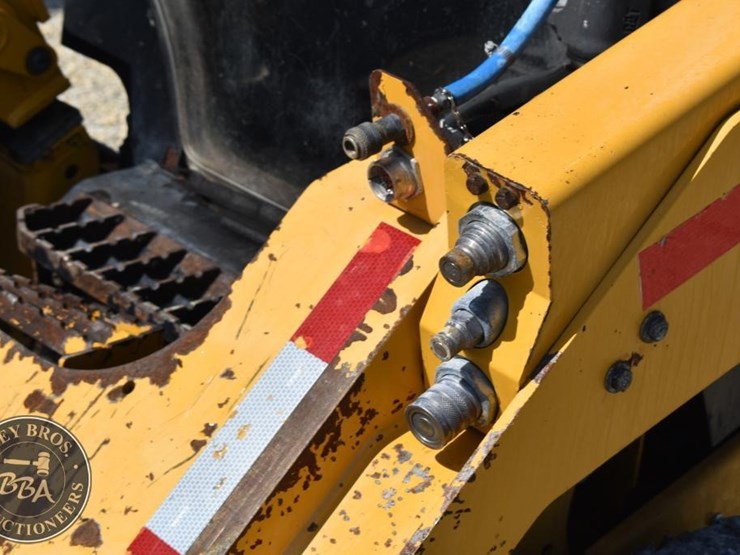 2018-caterpillar-262d-image-36