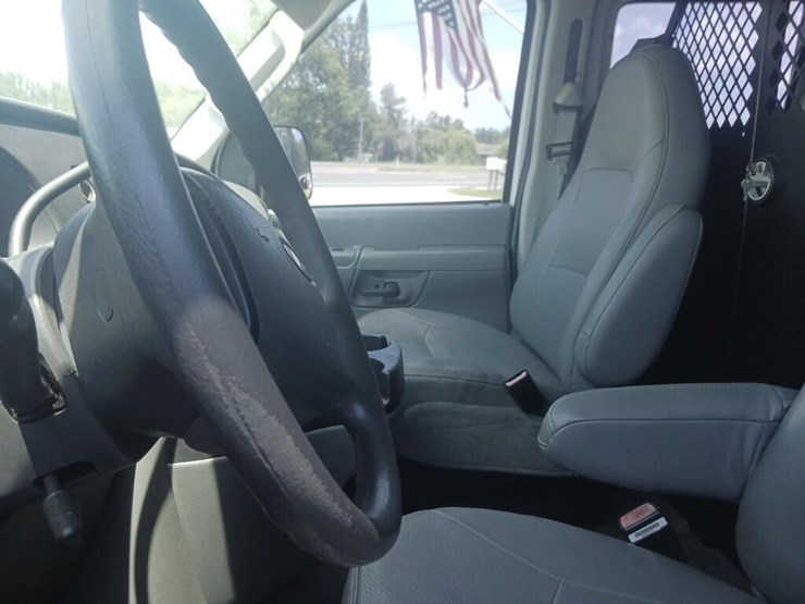 2007-ford-e-series-e-250-image-2