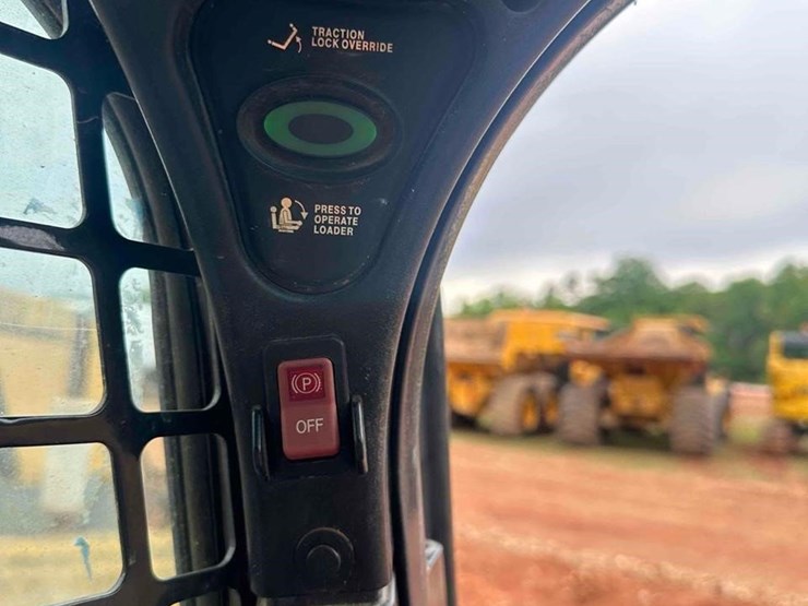 deere-320g-image-30