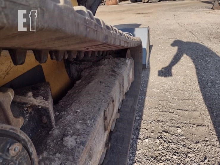 2022-deere-333g-image-30