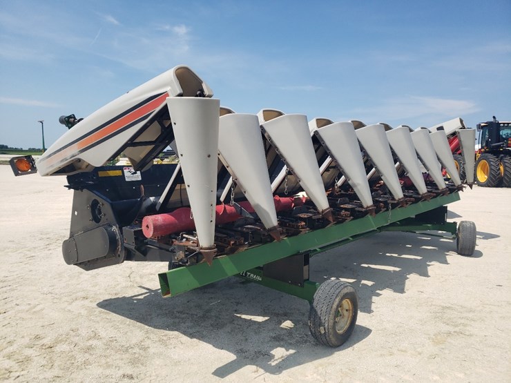 2002-agco-830-huggar-corn-head---8-row-image-2