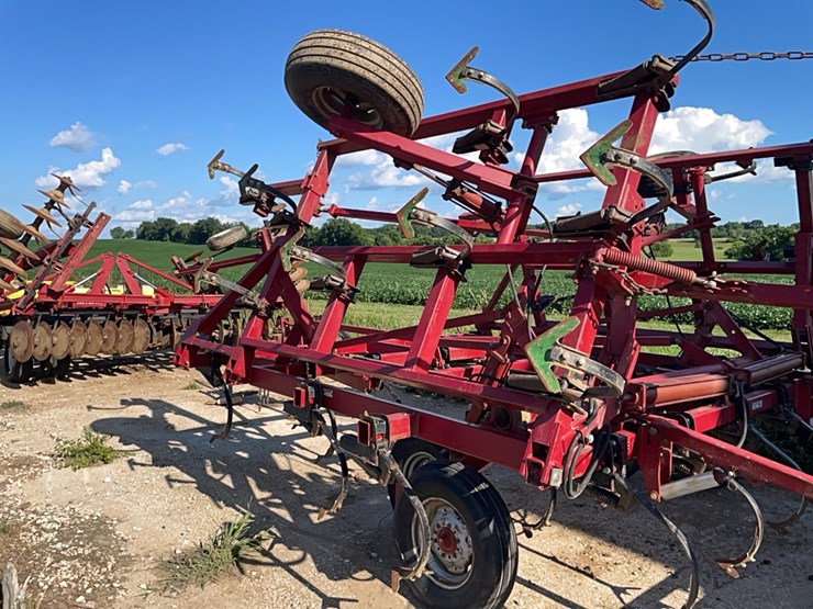 cih-4800-field-cultivator-image-5