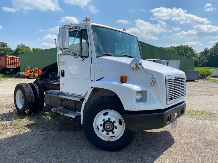 1998-freightliner-fl70-image-3