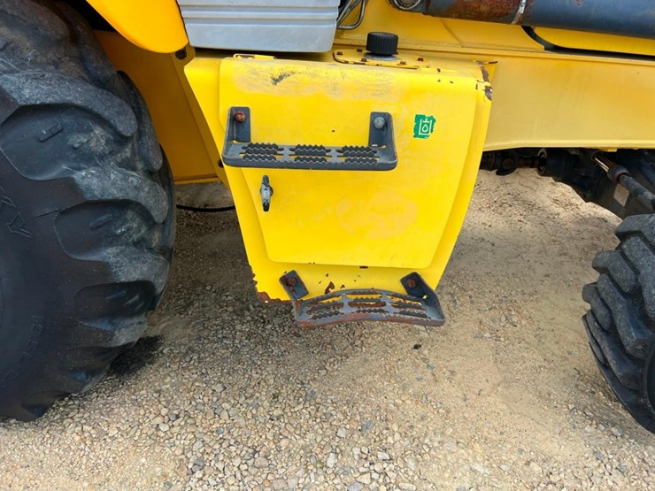 2011-new-holland-b95b-image-50