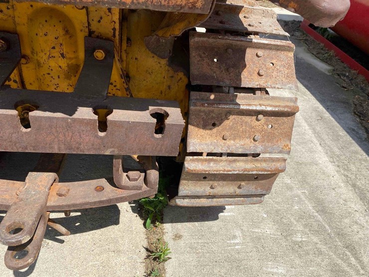 caterpillar-d2-ag-crawler-tractor-image-20