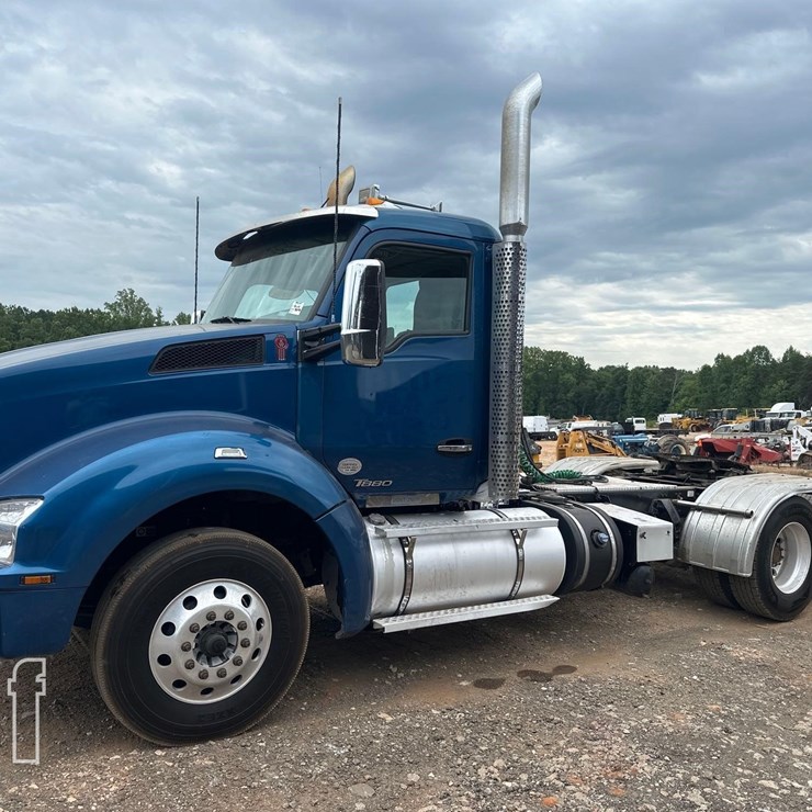 2015 KENWORTH T880