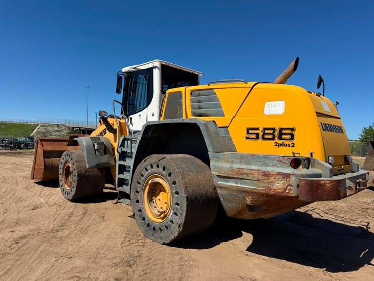 2011-liebherr-l586-image-3