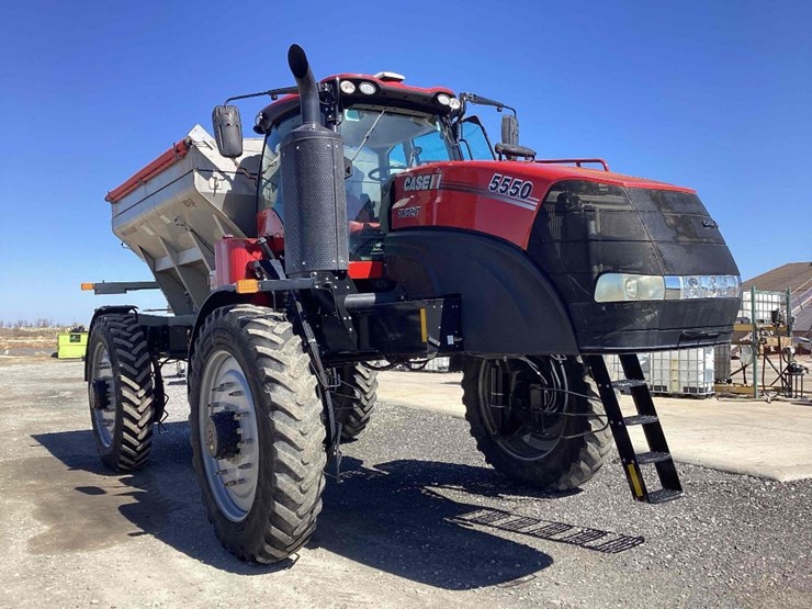 2021-case-trident-5550-spreader-image-4