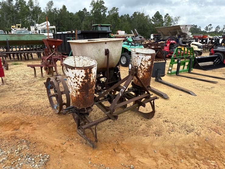 121---ford-2---row-planter-image-1