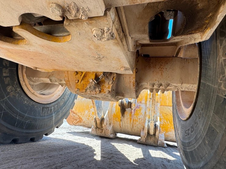 2013-deere-824k-image-36