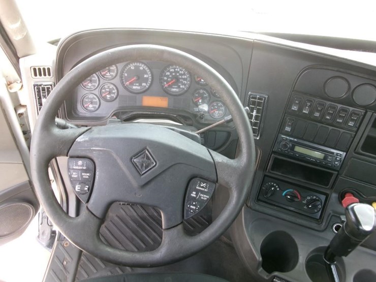 2011-international-prostar-image-11