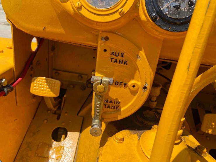 caterpillar-22-ag-crawler-image-13