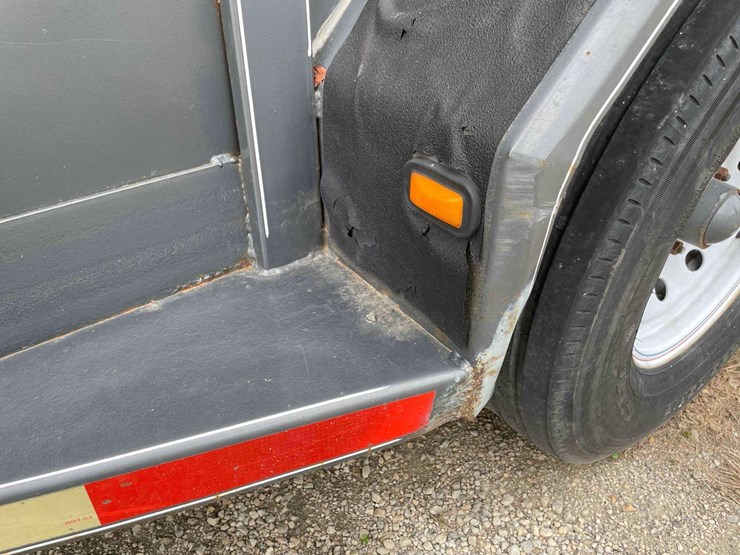2000-24'-corn-pro-livestock-trailer-image-12