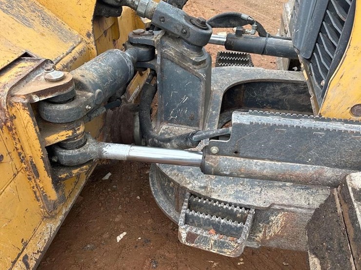2013-deere-650k-lgp-image-12
