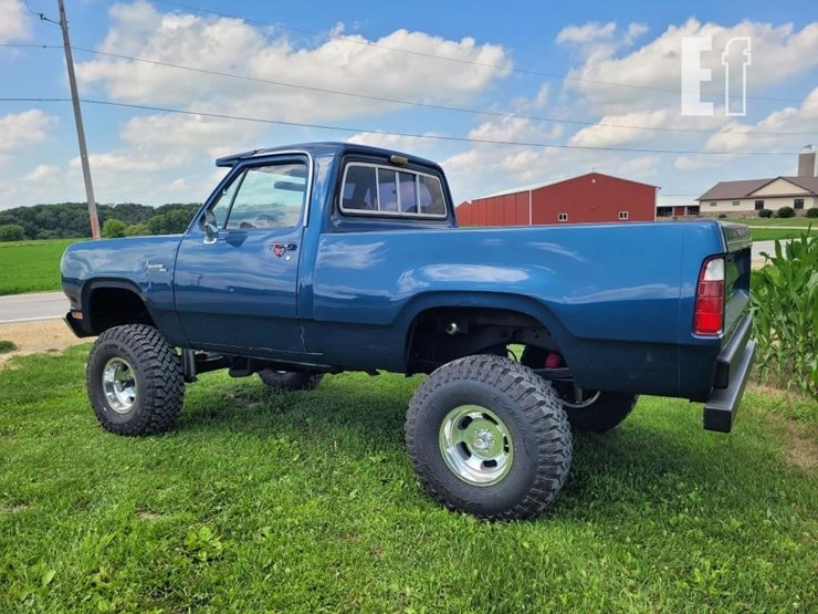 1977-dodge-power-wagon-image-9