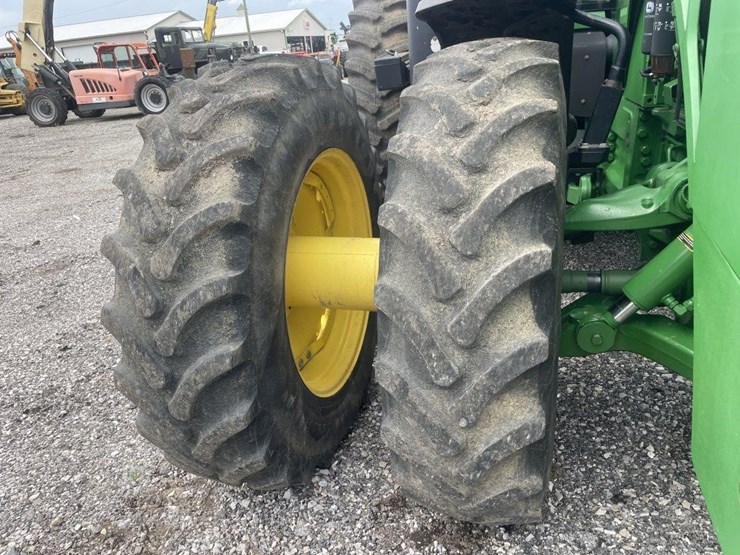 2011-john-deere-8335r-image-15