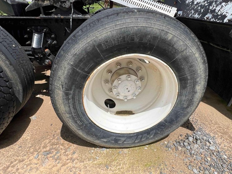 2007-volvo-vnl-truck-tractor-image-69