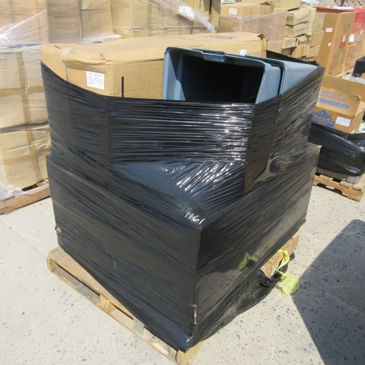 Lot Of Rubbermaid Trash Bin Plastic Liners,
