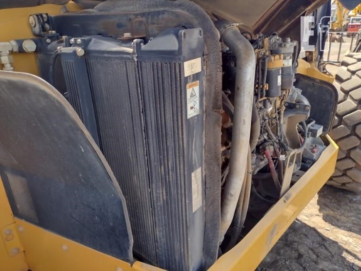 2017-caterpillar-tl1055d-image-27