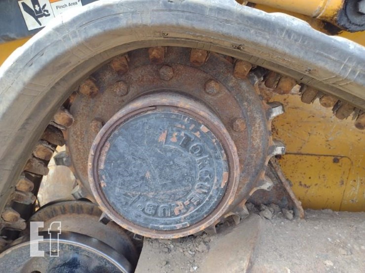 deere-323d-image-28