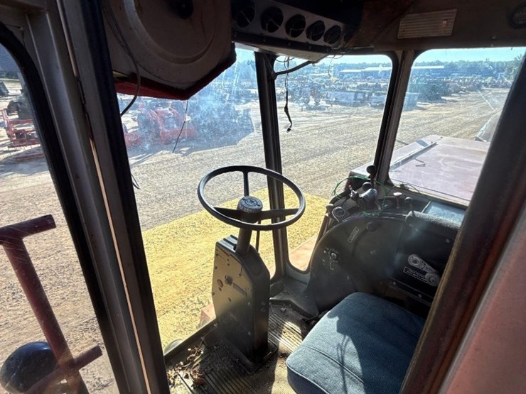 massey-ferguson-550-image-16