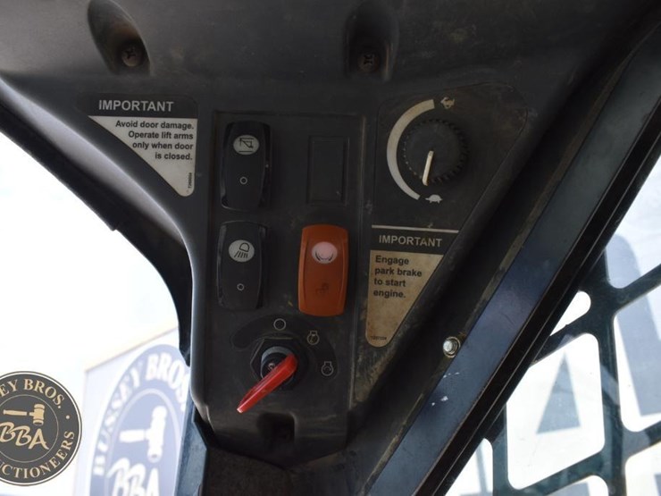 2012-deere-333d-image-21