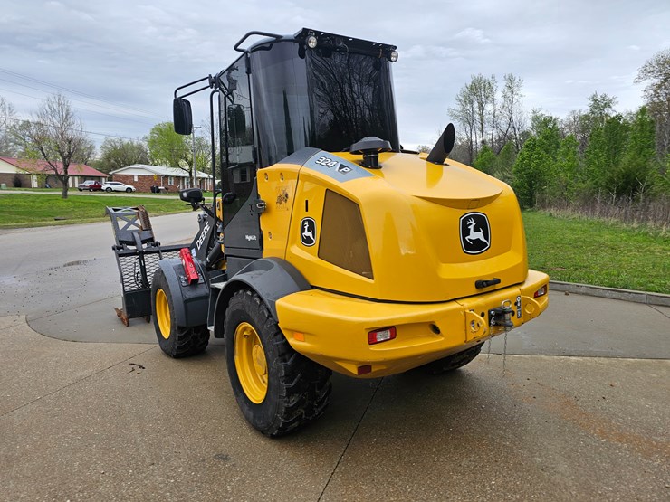 #17574-•-2024-deere-324-wheel-loader-image-4