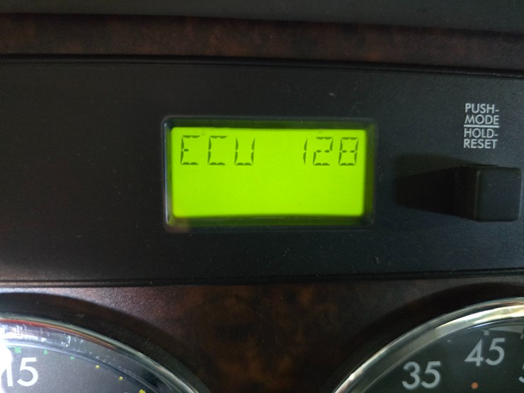 2020-freightliner-columbia-120-image-111