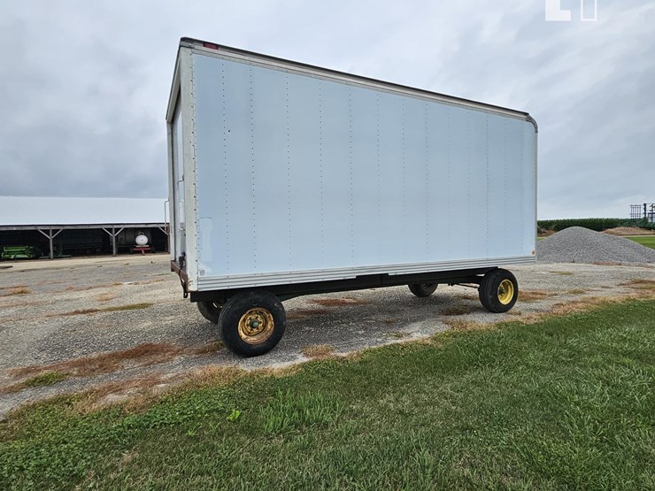 us-truck-body-on-john-deere-running-gear-image-4
