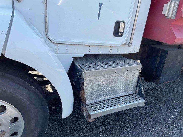 2004-kenworth-t300-single-axle-dump-truck-image-8