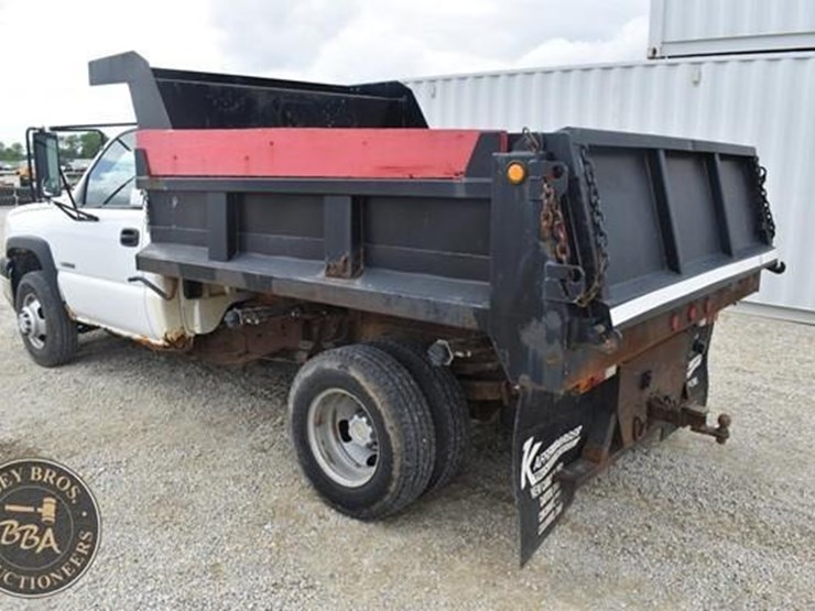 2005-chevrolet-3500-image-18