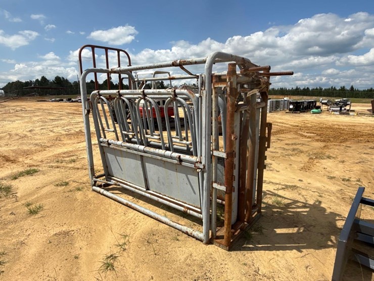 239---filson-headgate-cattle-squeeze-image-4