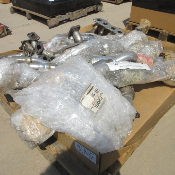 Lot Of Misc Catalytic Converters & Exhaust Parts