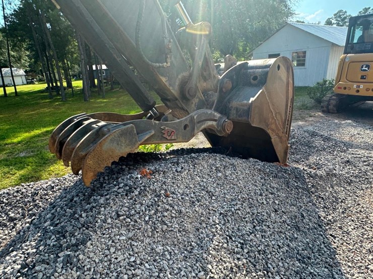2018-deere-245g-lc-image-17