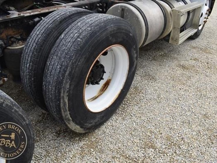 2002-freightliner-century-112-image-27