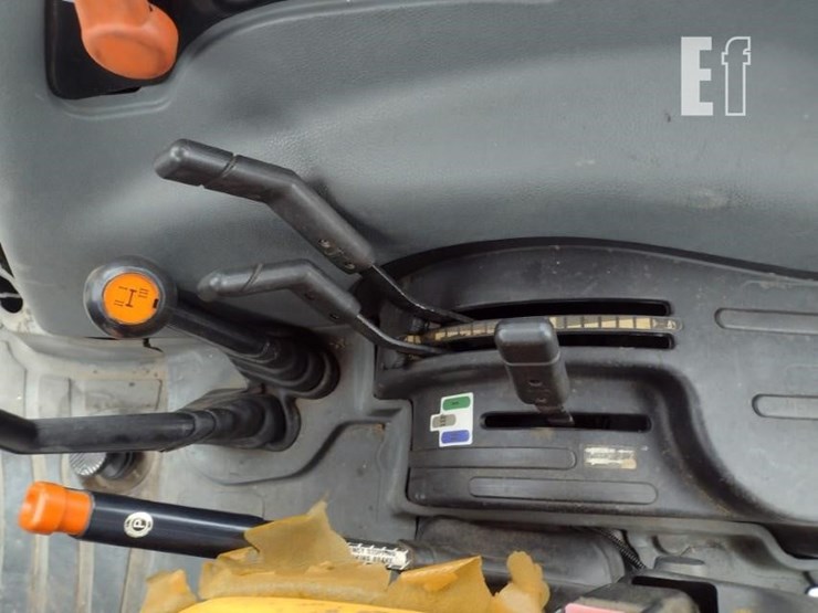 2005-new-holland-tl80a-image-9