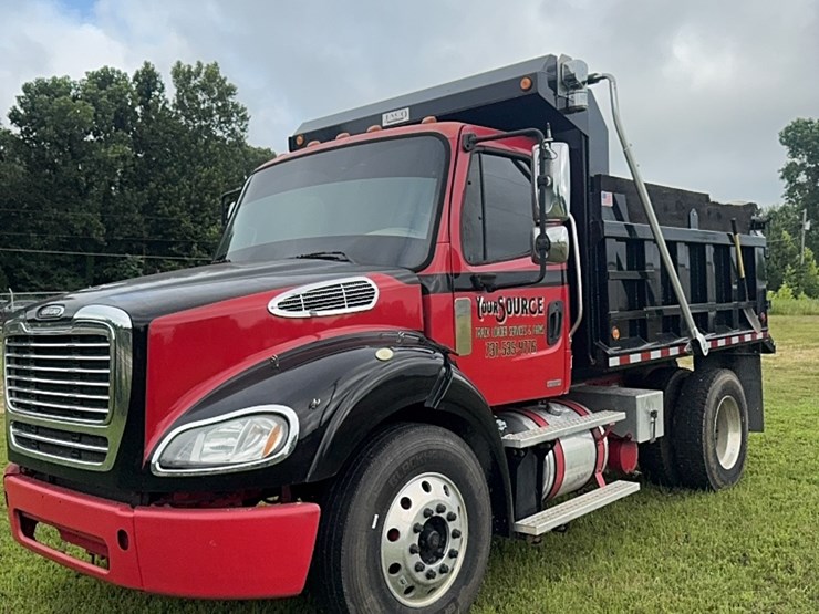 2011-freightliner-m2-image-1