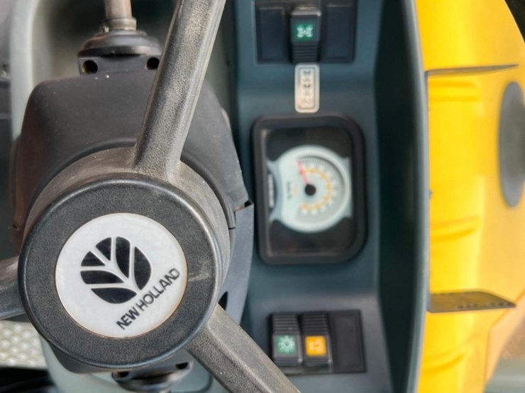 2008-new-holland-b110-image-10