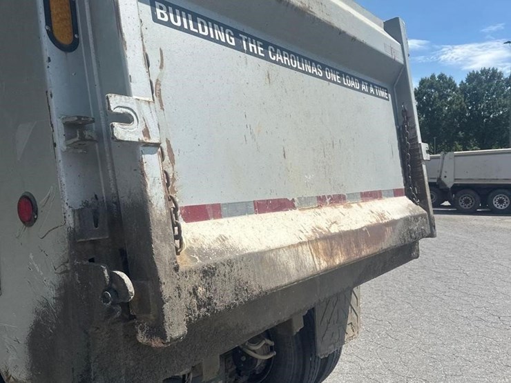 2021-mack-granite-64fr-image-12