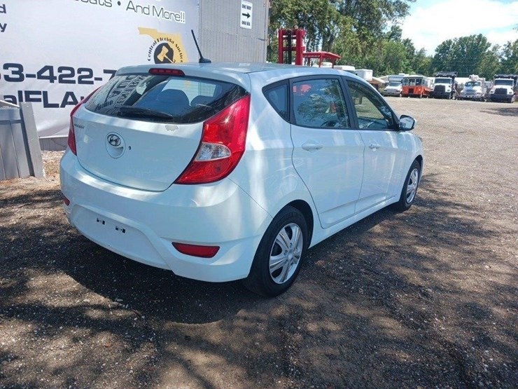2015-hyundai-accent-runs/moves-gs-image-8