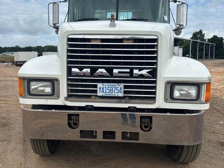 2001-mack-ch613-image-2