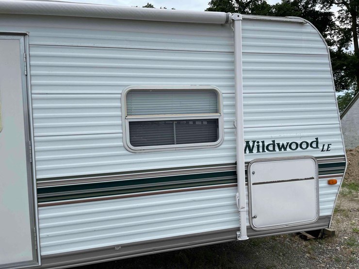 2005-wildwood-le-camper-image-18