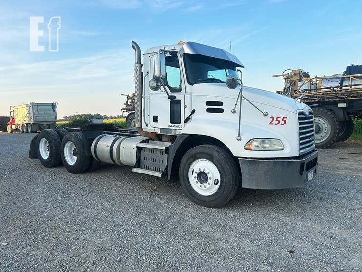 2012-mack-pinnacle-cxu613-image-3