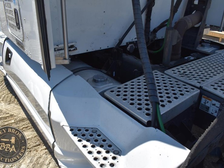 2011-kenworth-t660-image-55