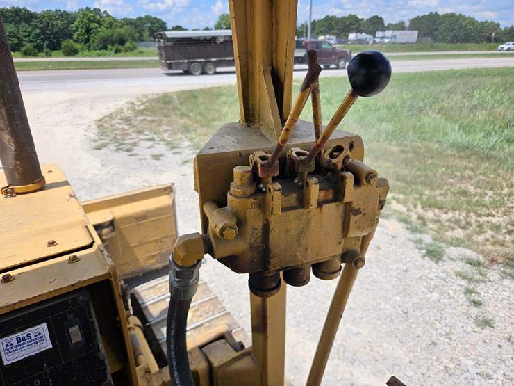caterpillar-d4c-image-33