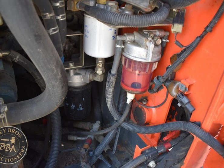 2017-kubota-ssv65-image-31
