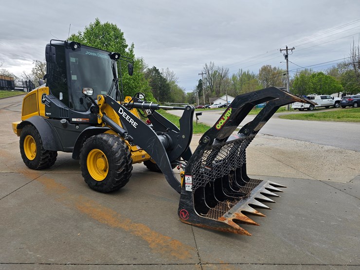 #17574-•-2024-deere-324-wheel-loader-image-15