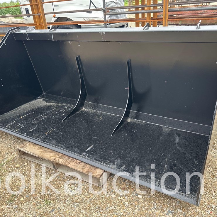 183 - OVERSIZED LIGHT MATERIAL BUCKET